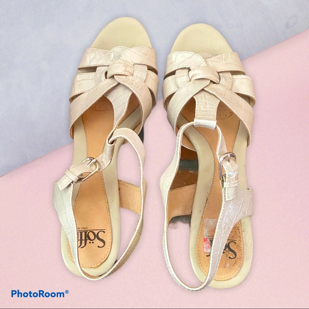 NWOT Sofft heeled sandals